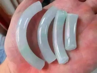 摔断玉镯游客道歉了么？