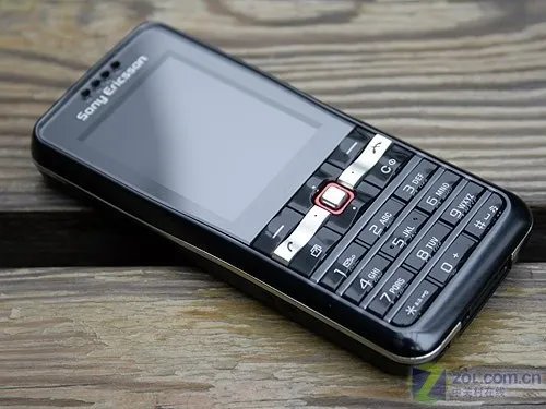 小巧靓型上网利器 索尼爱立信G502c评测