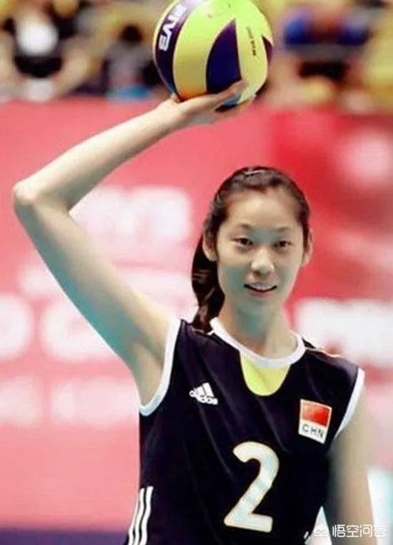 如何评价朱婷与人合影,一手遮住日本国旗?