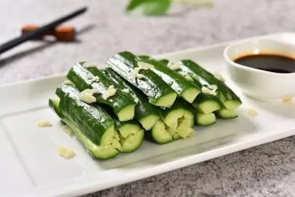 多家餐馆拍黄瓜被罚5000元，餐馆不能做拍黄瓜，这还能算是餐馆吗？