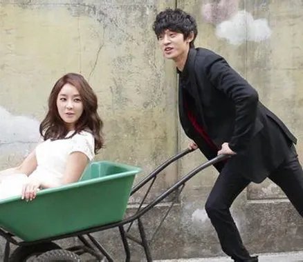 我们结婚了俊美夫妇秀恩爱 被称为“真实夫妇”