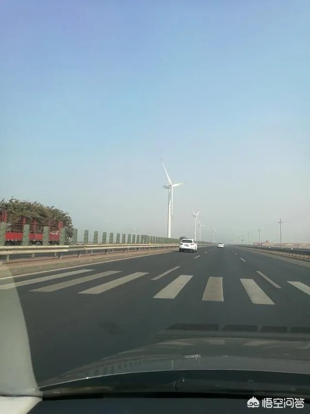 河北司机携妻儿登门感谢河南大叔称是他救了我的命，你怎么看？