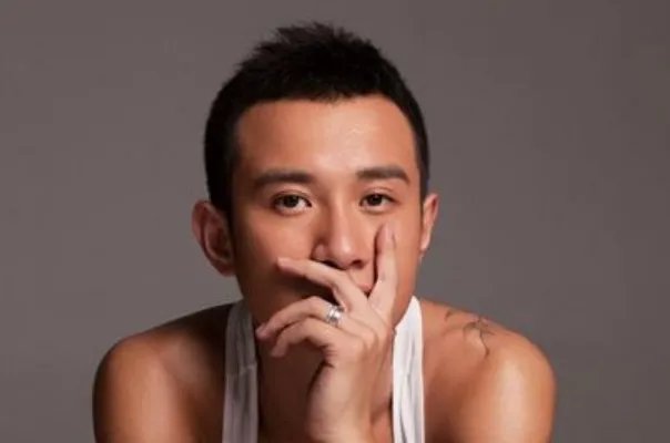 姚笛所保留的与文章合影称“嫁人就应该嫁这样的”，她想表达些什么？