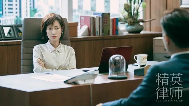 《精英律师》戴曦大学毕业没有拿到法律文凭，你怎么看？像她这种情况还有机会考律师吗？