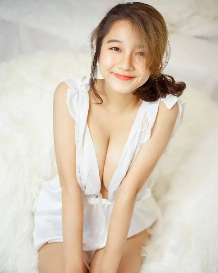 泰国美女irisadamsone福利图赏 外貌清纯身材极佳