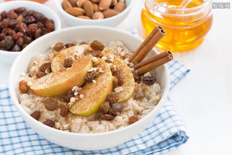 90后一半工资养生 你的钱都花哪了？