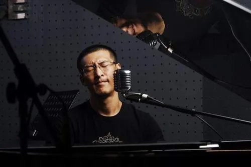 阚立文妻子身份揭秘 阚立文坚持音乐30年不拐弯