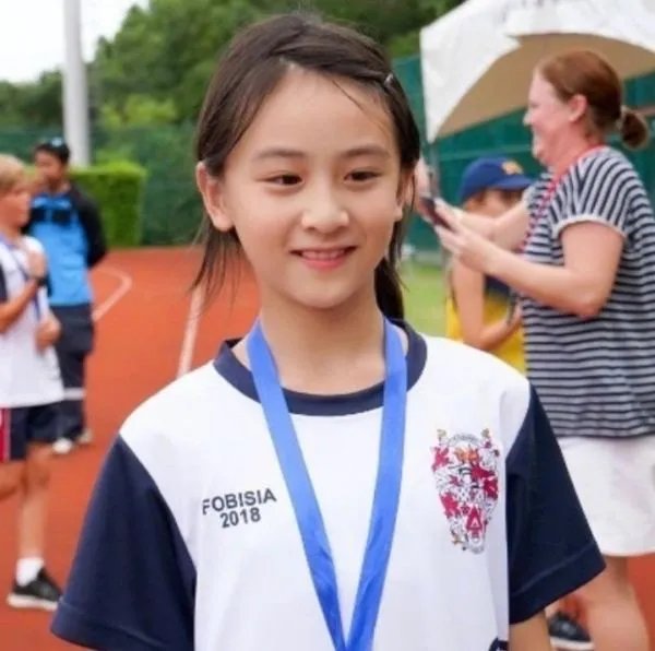 有种“野蛮发育”叫田亮女儿,14岁身高1米7身材超吸睛, 有多漂亮呢?