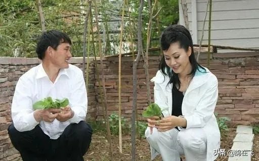 大衣哥朱之文在演艺界成名后，为什么不忘回乡种地？