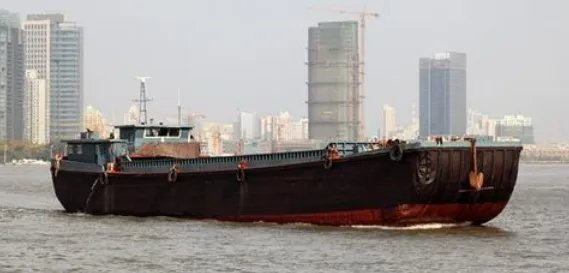 “平板驳船”和“甲板驳船”有什么区别？