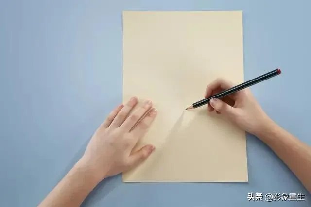 孟晚舟被刷屏了。她即使身陷囹圄,却依然姿式优雅,从容淡定。她的底气来自何处?