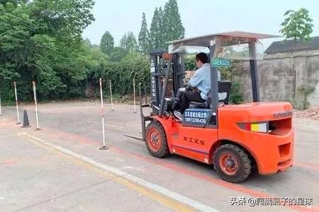 叉车考试倒桩技巧图解?