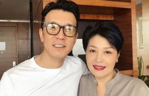留下2亿遗产的李咏,没有把遗产给妻子,而是给了女儿,为什么?