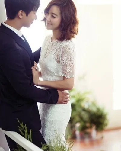 李素妍个人资料简介 公开婚纱照尽显羞涩小女人模样