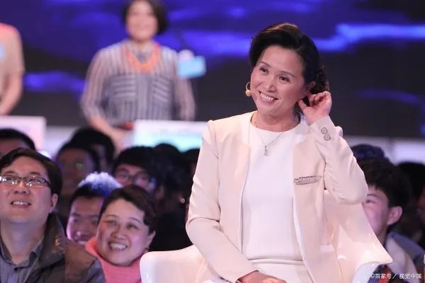 她是非诚勿扰最特殊的女嘉宾,化妆成猫脸无人敢牵手,卸妆后长成什么样?