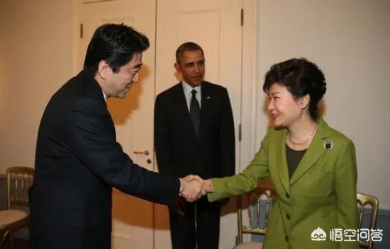 现在韩国倍受日本打压和制裁，这是文在寅的错，还是朴槿惠的错？