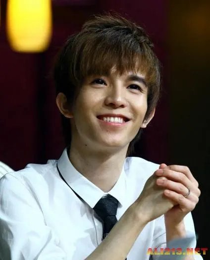 韩寒郭敬明身家惊人 盘点中国十大著名富豪作家