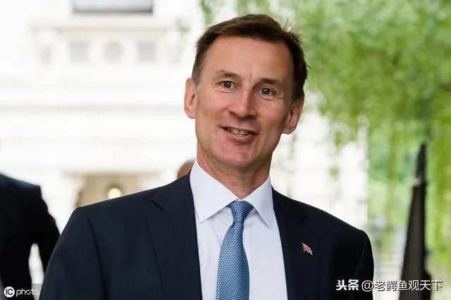 约翰逊成为英国下任首相，女王可能被迫违反王室规定，这是怎么回事？