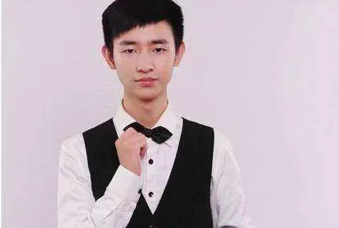 王者荣耀S9赛季即将结束，如何评价游戏主播通宵达旦直播游戏？