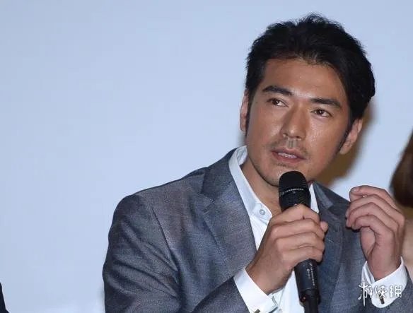 全球最帅10大男明星 男人看到掰弯女人看了羞涩！