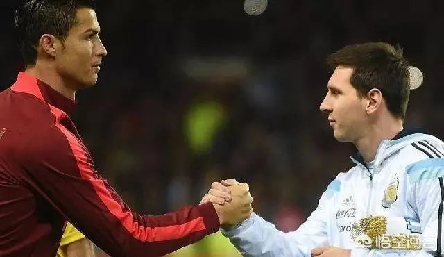 在日本漫画《足球小将》中，大空翼有哪些成名必杀技？