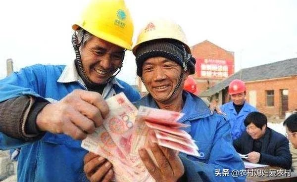 农村老人六十多岁了还在工地上打工正常吗？