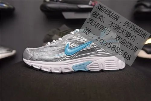 耐克360新出的棉服，棒球衫的版型，衣服是红色的，袖子是灰色的，有人知道货号吗？