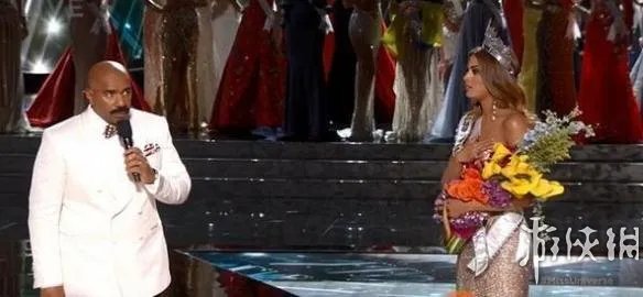 选美冠军给错人？2015环球小姐选美总决赛摆乌龙“热闹”落幕