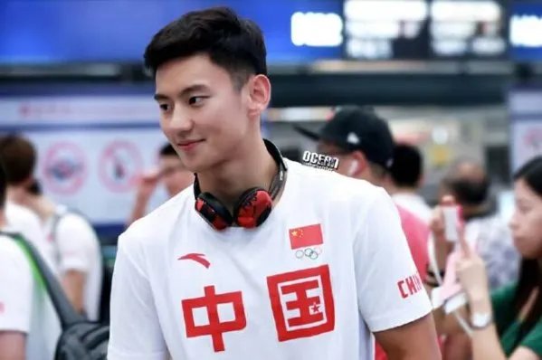 宁泽涛26岁宣布退役，退役1年后去哪了？现如今怎么样了？