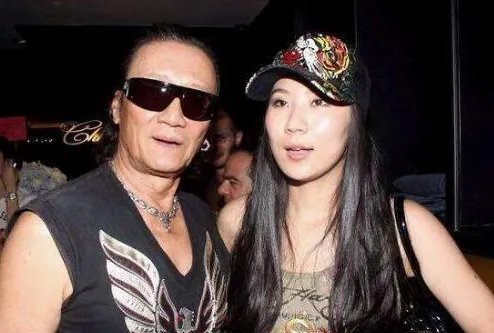 谢贤老婆有几个：谢贤的女朋友及感情史