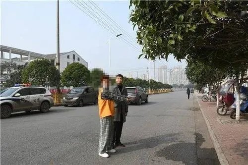 一17岁男孩在放学途中遭城管中队长当街殴打，该事件最终的处理结果如何？