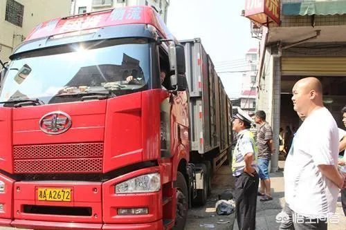 河北司机携妻儿登门感谢河南大叔称是他救了我的命，你怎么看？