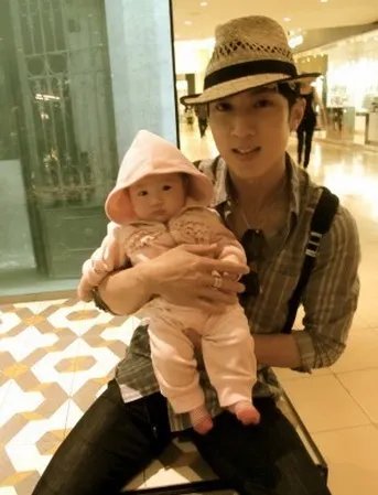 如何评价《爸爸回来了》中吴尊的表现?