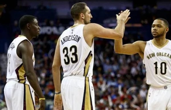 鹈鹕是哪个球队改名的