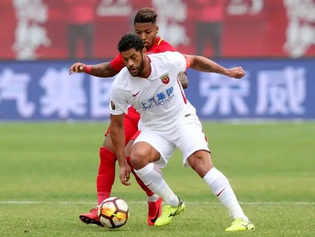 上港对亚泰的比赛吕文君换下陈彬彬后上港场上就没有u23球员了，这样情况合理吗？