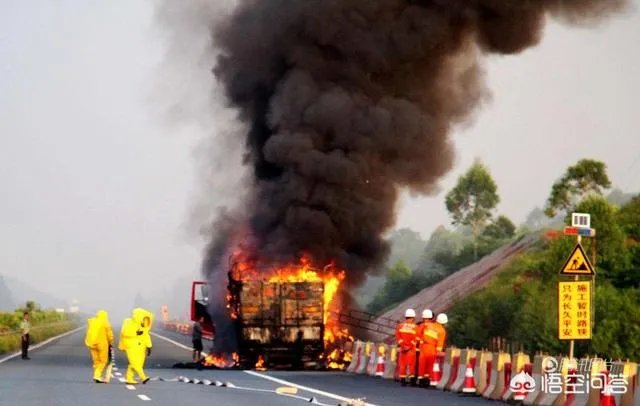 河北司机携妻儿登门感谢河南大叔称是他救了我的命，你怎么看？
