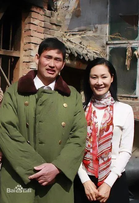 大衣哥朱之文在演艺界成名后，为什么不忘回乡种地？