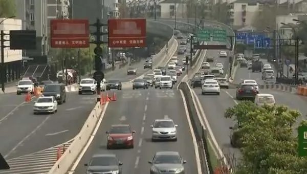 网约车司机开车被宝马别停,一男子冲过来劈头就打,后来怎样了?