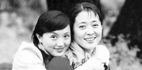 嫁给杨亚洲的倪萍太幸福,一个细节看出两人有多般配,比陈凯歌强,咋看?