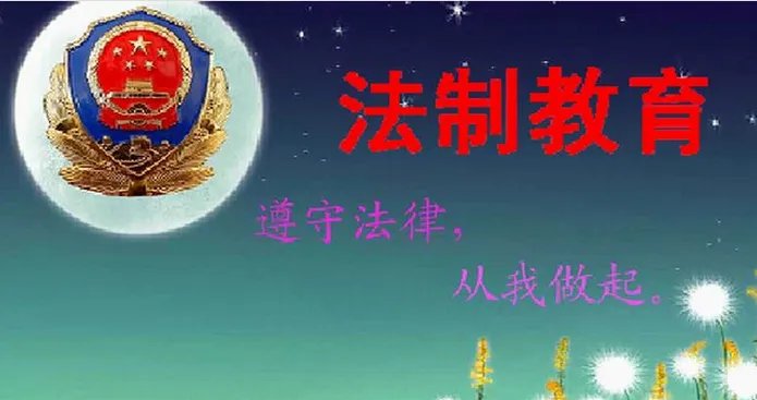 学生为什么砸12辆公交车？