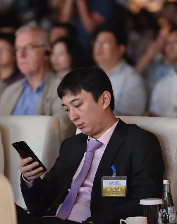 王思聪作为娱乐圈的纪检委，他都撕过哪些明星？