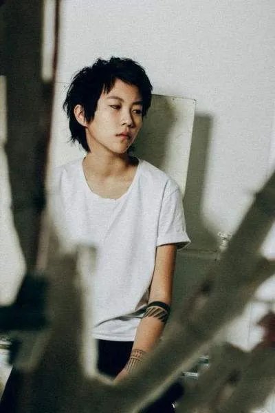 客观的评价,窦靖童是一个合格的歌手吗?