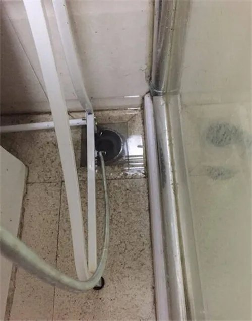 一楼下水道堵了谁负责