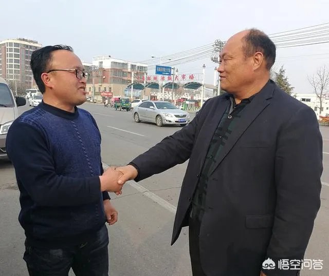 河北司机携妻儿登门感谢河南大叔称是他救了我的命，你怎么看？