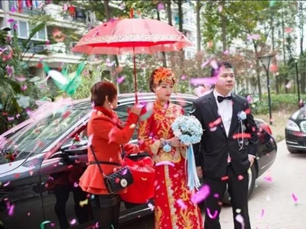 成都小伙接亲要先打麻将,你还知道哪些奇葩的接亲规定?