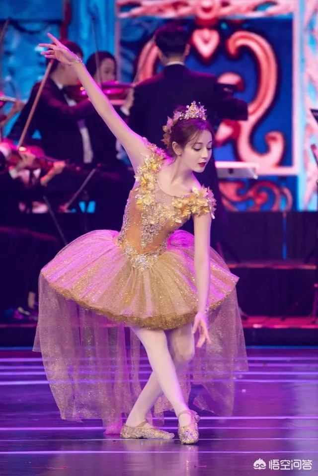 如何评价迪丽热巴?网上公布的迪丽热巴的年龄是不是真的呢?