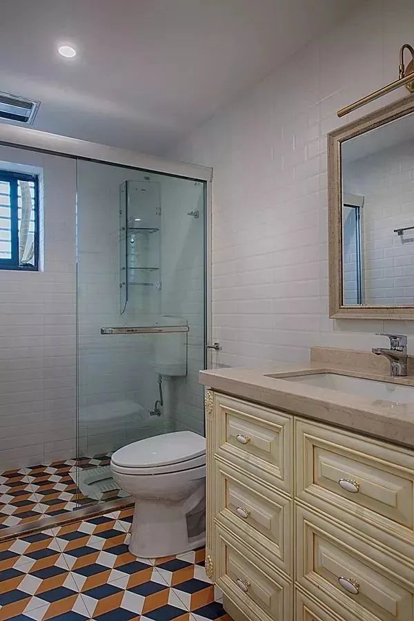 3种卫生间玻璃隔断，看看你家适合哪个！