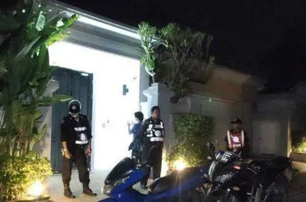 中国游客在泰国遭武装人员抢劫是怎么回事？