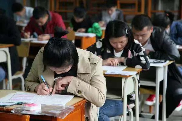 国考热门职位竞争近6000比1，国考热为什么一直居高不下呢？