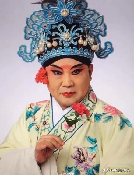 德云社郭德纲晒聚会照片,京剧界名家都来捧场,谁还敢说他业余?